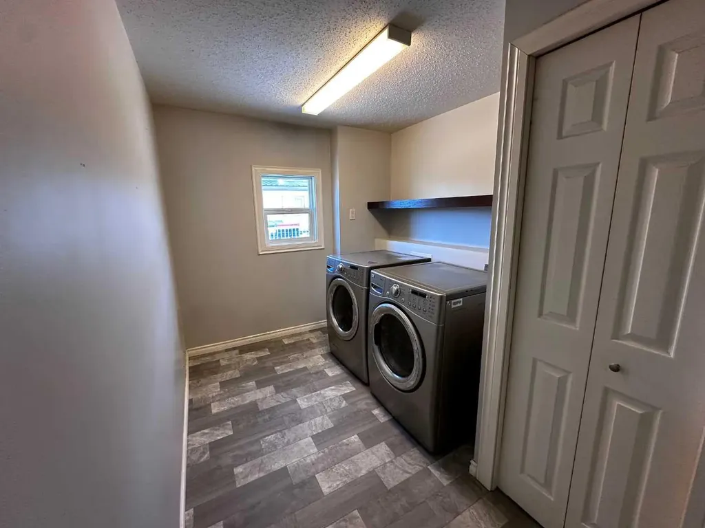 5103 61 Avenue Olds AB T4H1E6
