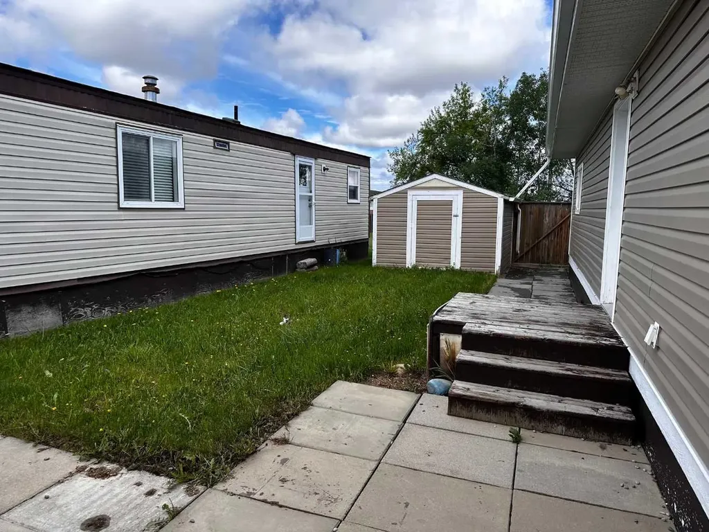 5103 61 Avenue Olds AB T4H1E6