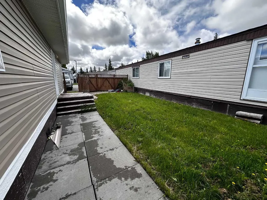 5103 61 Avenue Olds AB T4H1E6