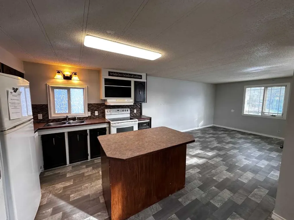 5103 61 Avenue Olds AB T4H1E6