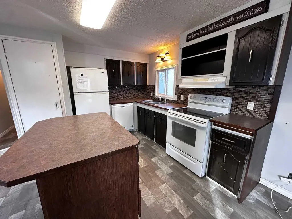 5103 61 Avenue Olds AB T4H1E6