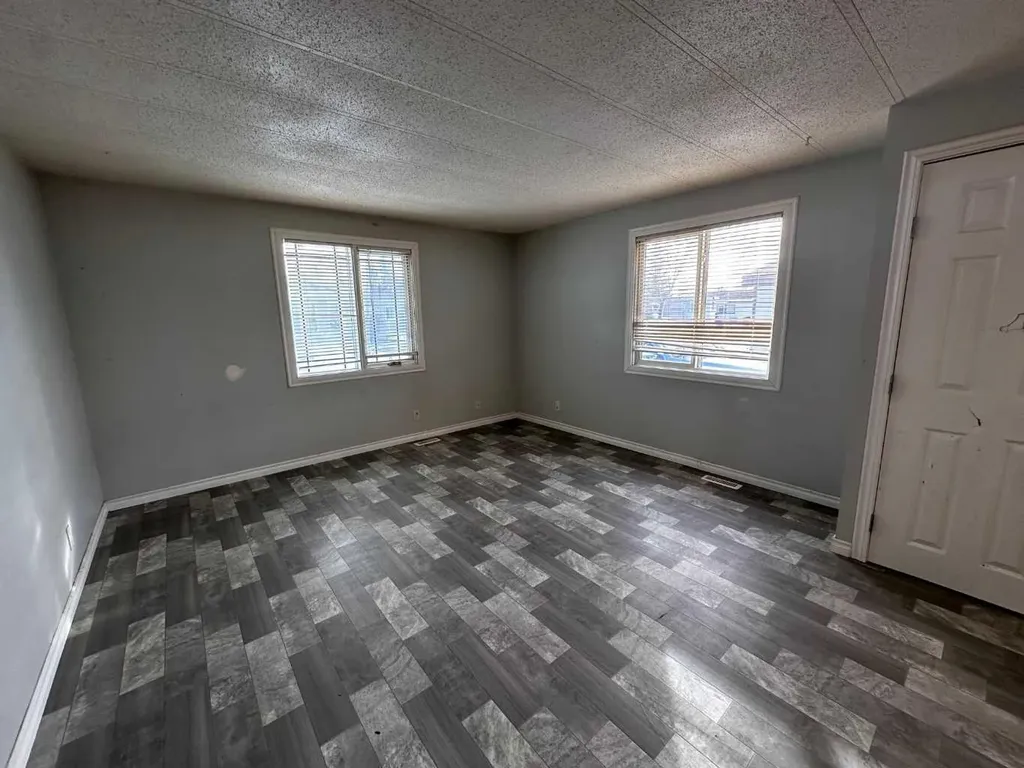5103 61 Avenue Olds AB T4H1E6
