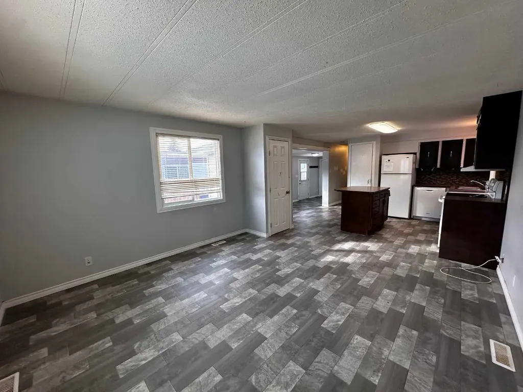 5103 61 Avenue Olds AB T4H1E6
