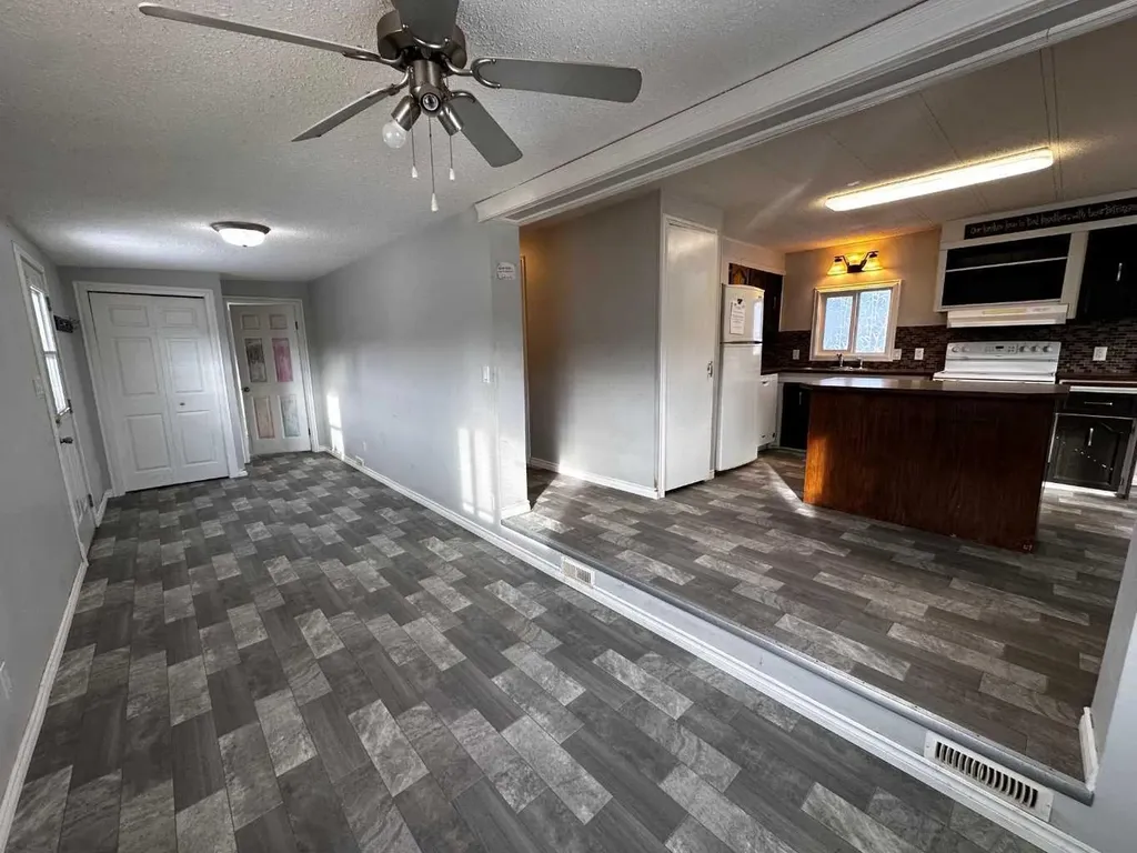 5103 61 Avenue Olds AB T4H1E6