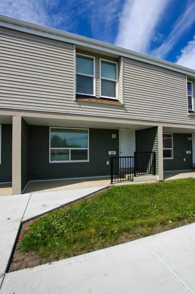 9501 72 Avenue Grande Prairie AB T8V 6A1
