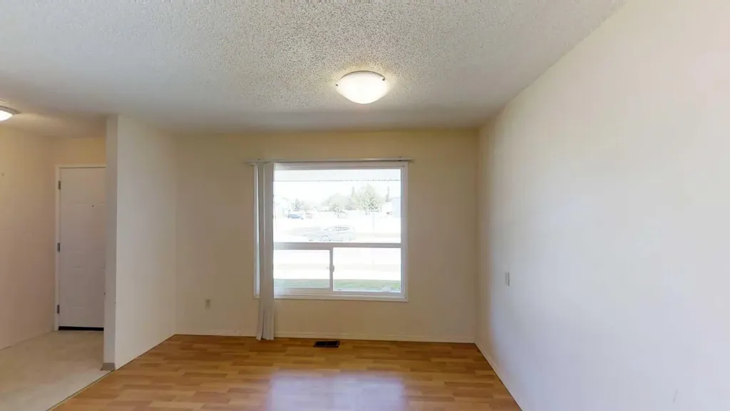 9501 72 Avenue Grande Prairie AB T8V 6A1