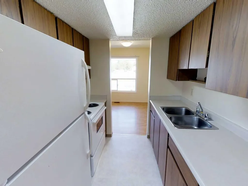 9501 72 Avenue Grande Prairie AB T8V 6A1