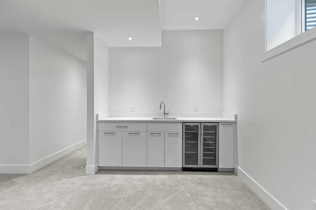 1400 26a Street SW Calgary AB T3C 1K8