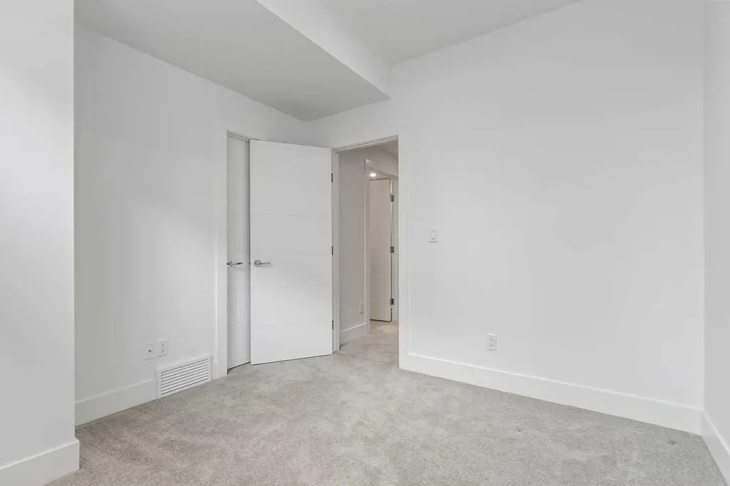 1400 26a Street SW Calgary AB T3C 1K8