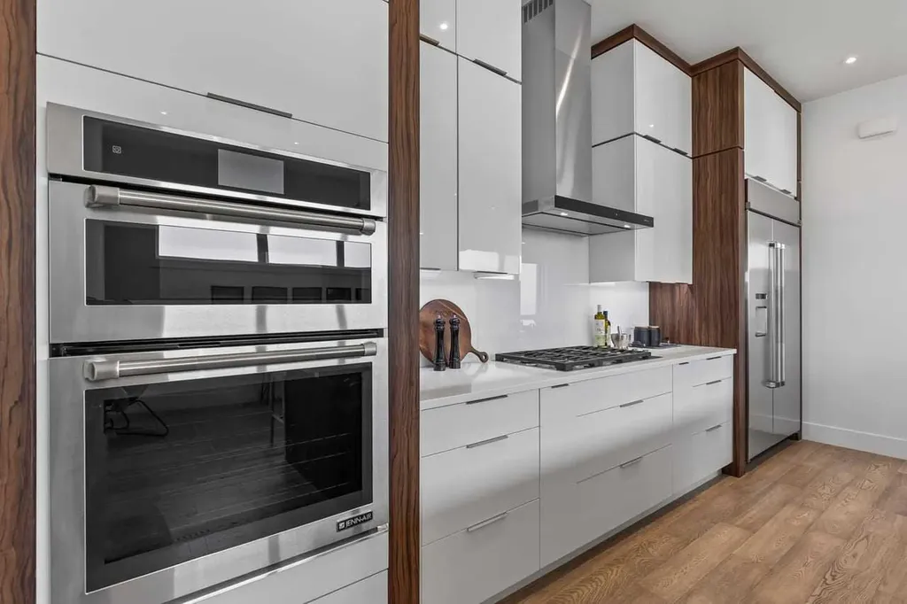 1400 26a Street SW Calgary AB T3C 1K8