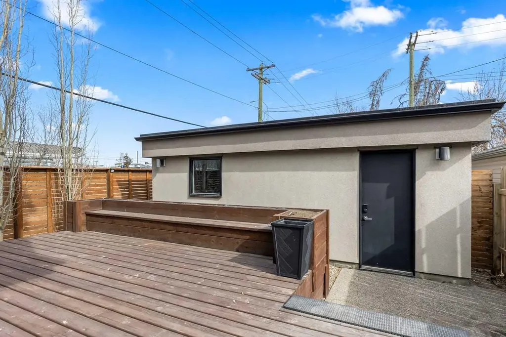 1400 26a Street SW Calgary AB T3C 1K8
