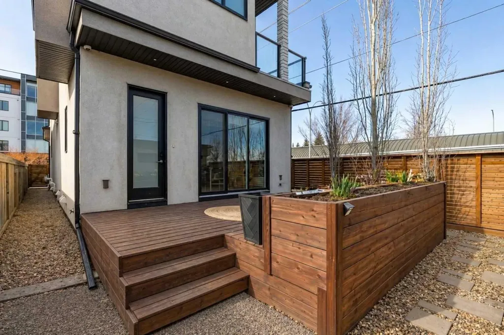 1400 26a Street SW Calgary AB T3C 1K8