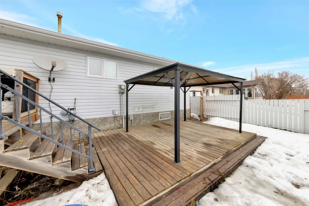 207 3rd Avenue E Neilburg SK S0M 2C0
