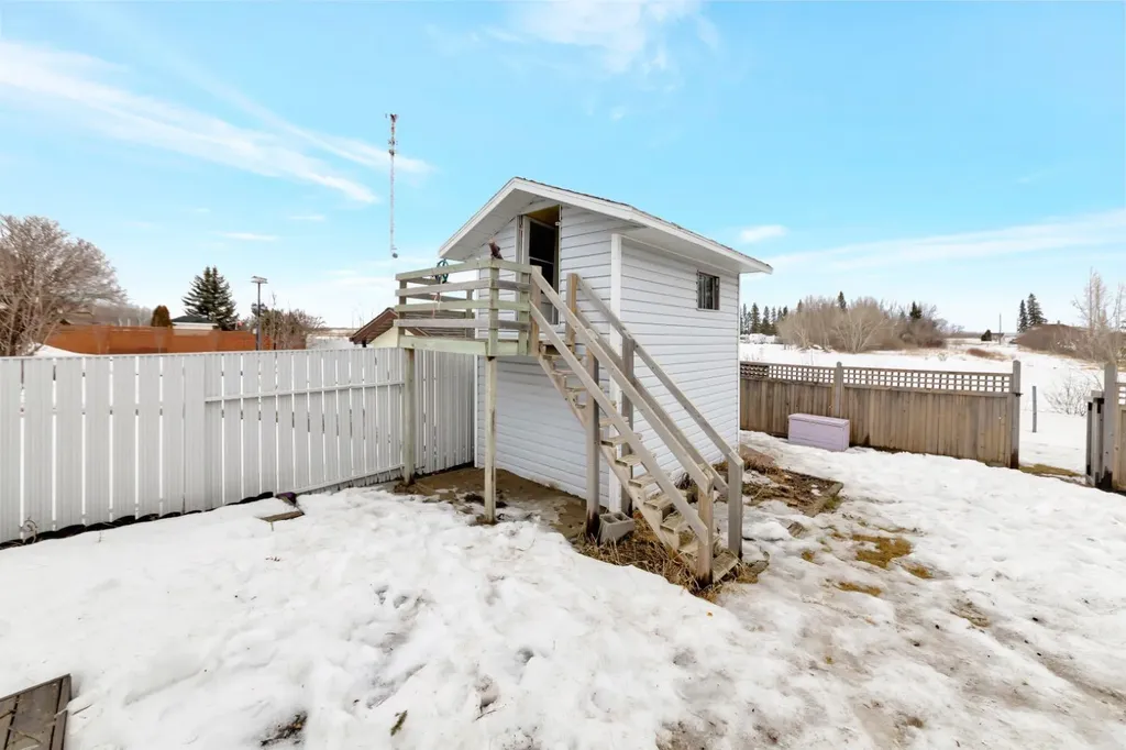 207 3rd Avenue E Neilburg SK S0M 2C0