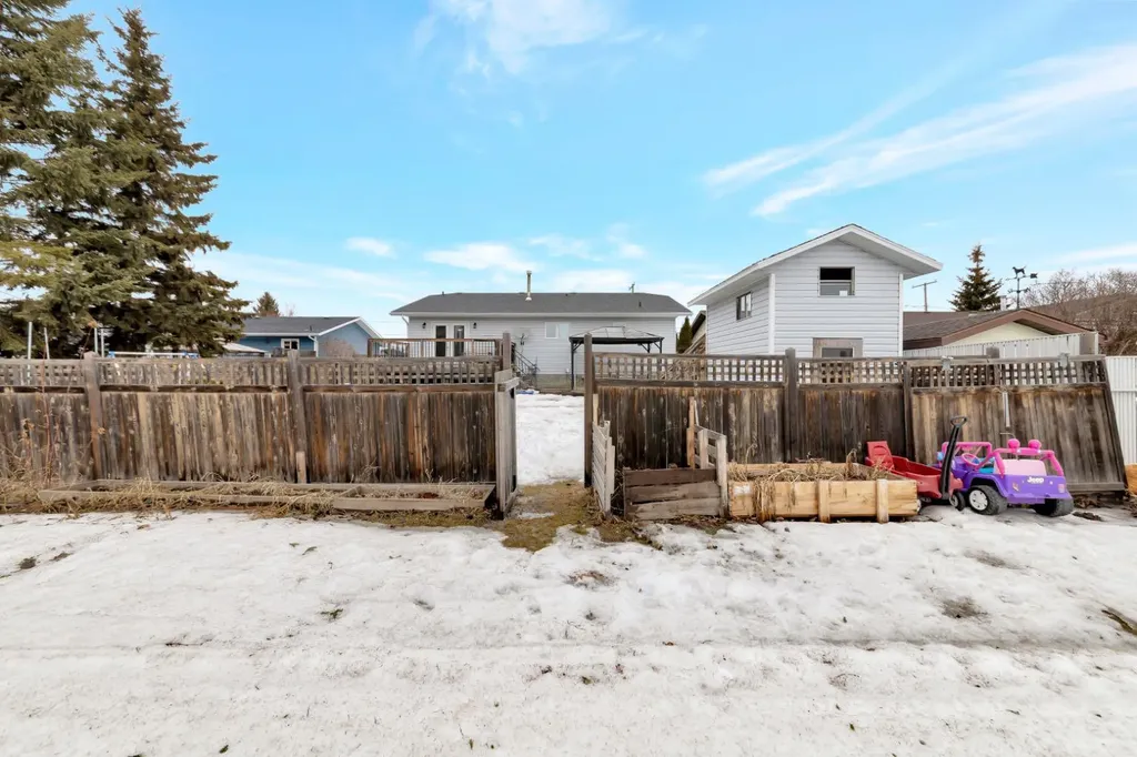 207 3rd Avenue E Neilburg SK S0M 2C0