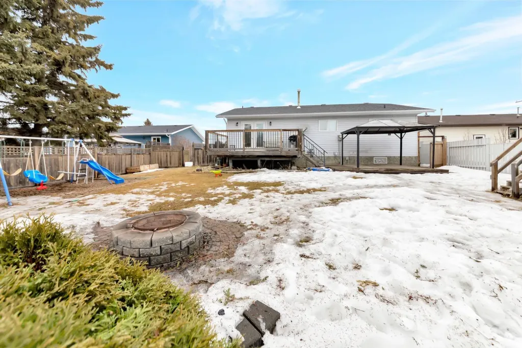 207 3rd Avenue E Neilburg SK S0M 2C0