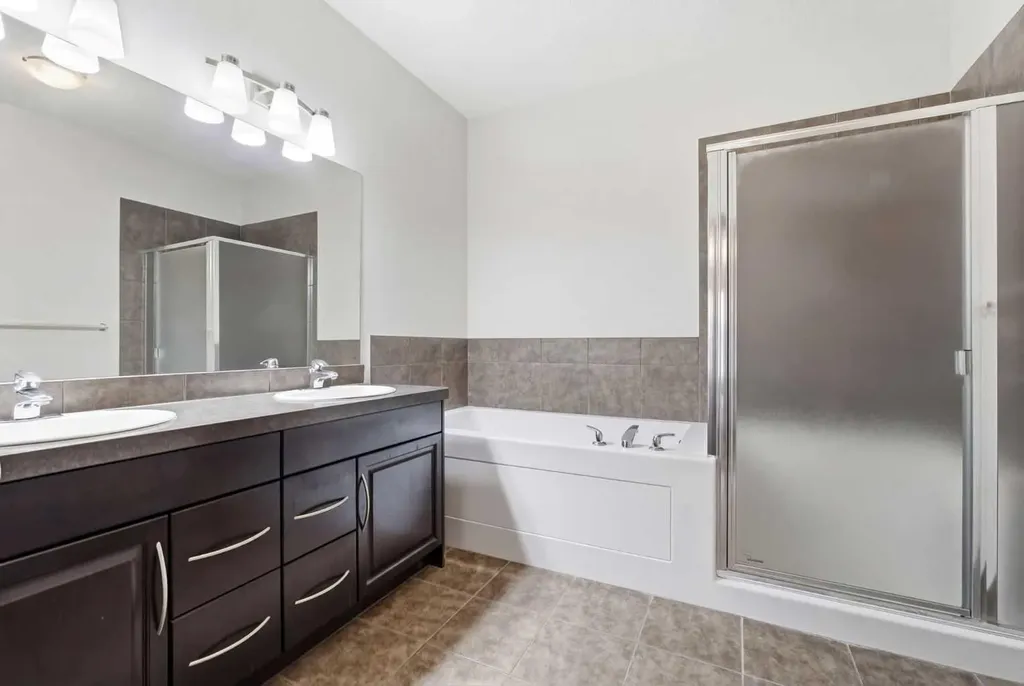 35 Inglewood Park SE Calgary AB T2G1B5