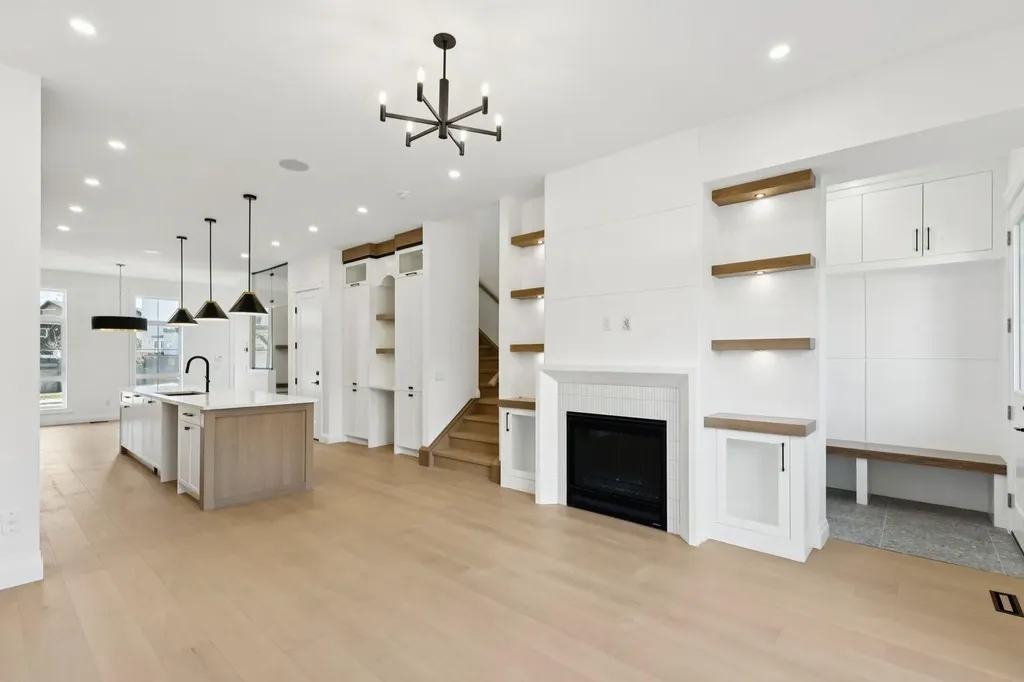 523 32 Street NW Calgary AB T2N 2V8
