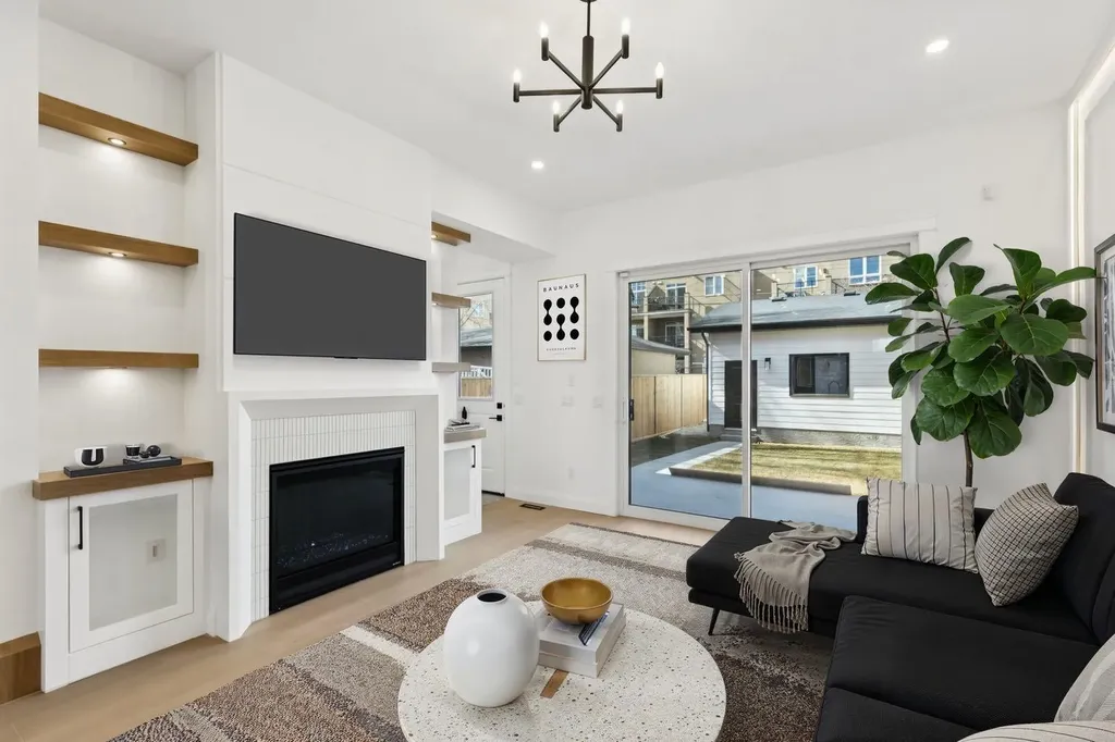 523 32 Street NW Calgary AB T2N 2V8