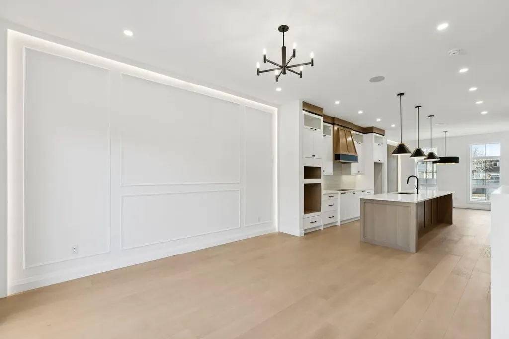 523 32 Street NW Calgary AB T2N 2V8