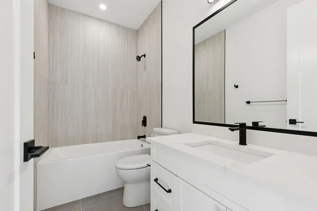 523 32 Street NW Calgary AB T2N 2V8