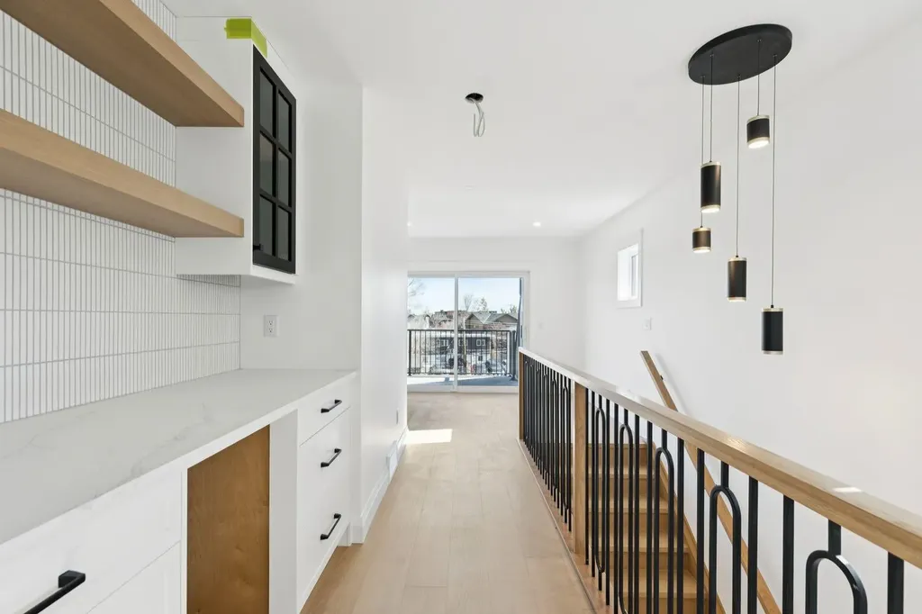 523 32 Street NW Calgary AB T2N 2V8