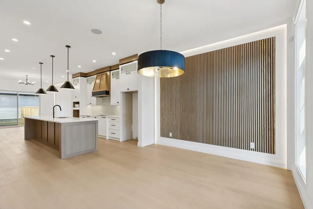 523 32 Street NW Calgary AB T2N 2V8