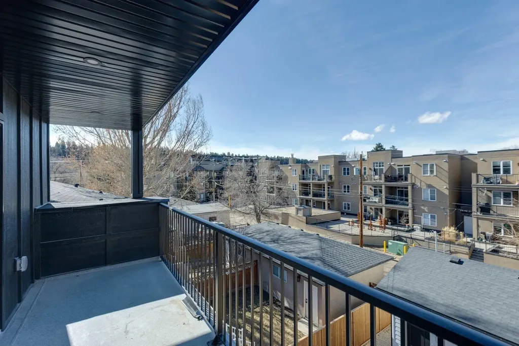 523 32 Street NW Calgary AB T2N 2V8