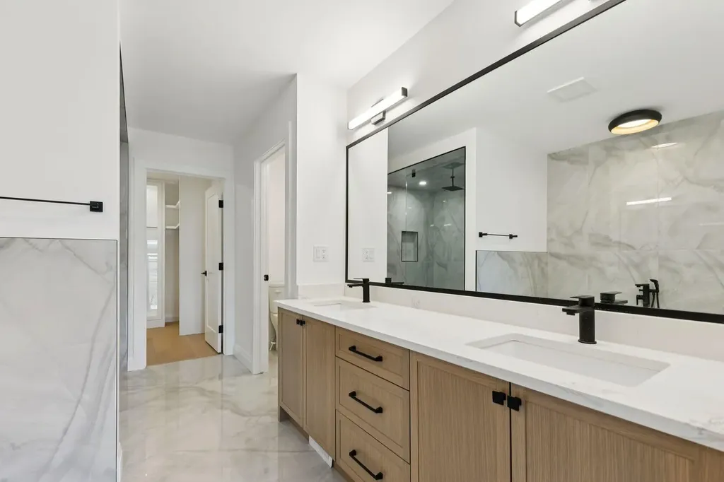 523 32 Street NW Calgary AB T2N 2V8