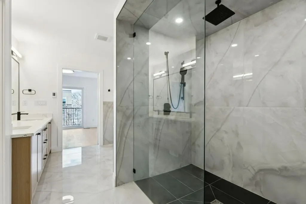 523 32 Street NW Calgary AB T2N 2V8