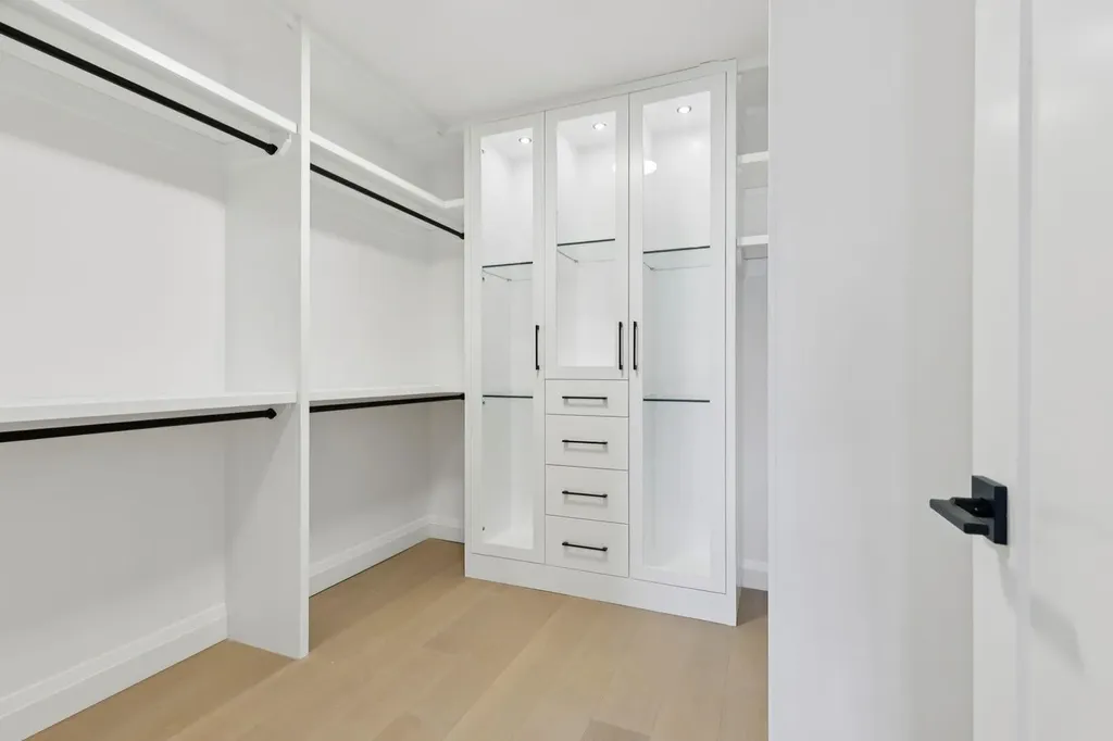 523 32 Street NW Calgary AB T2N 2V8