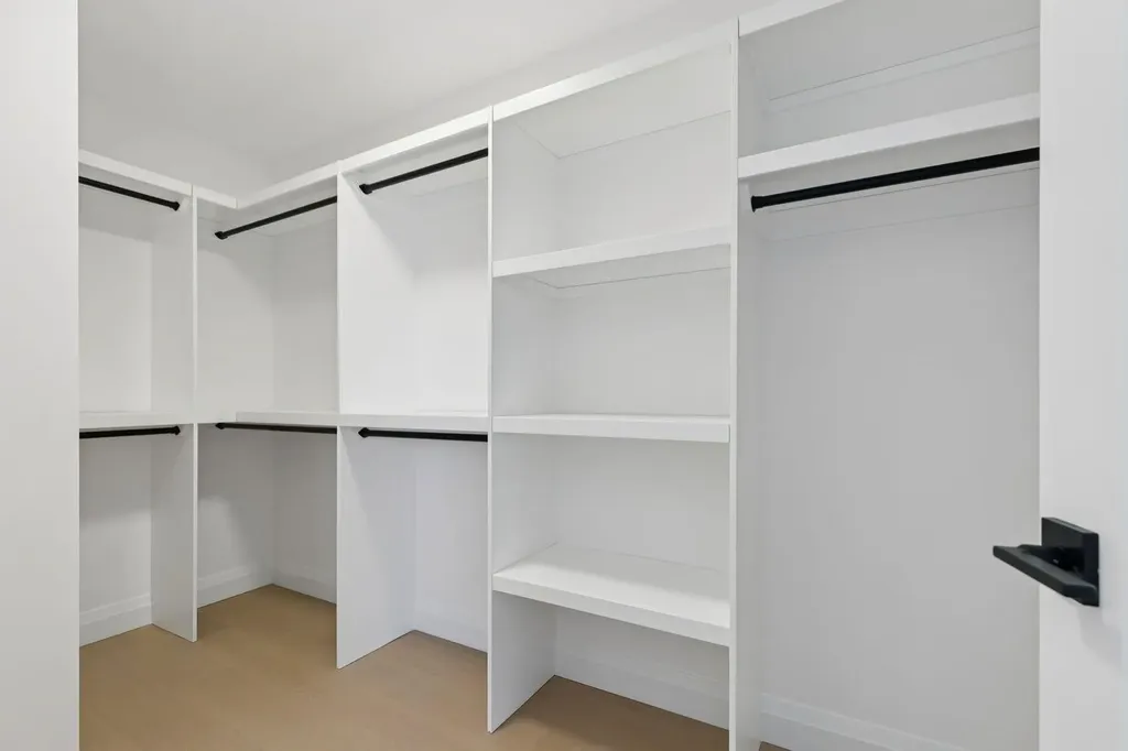 523 32 Street NW Calgary AB T2N 2V8