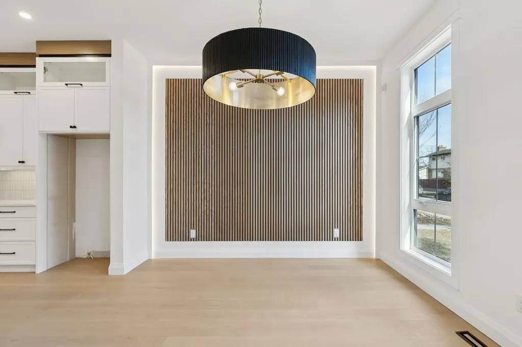 523 32 Street NW Calgary AB T2N 2V8