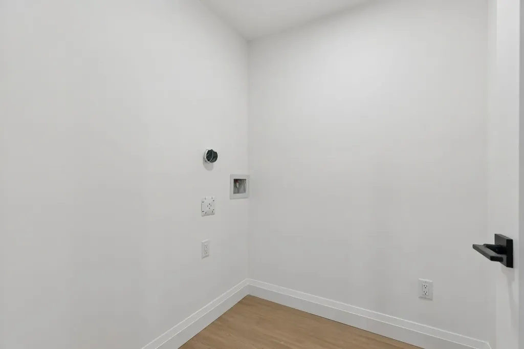 523 32 Street NW Calgary AB T2N 2V8