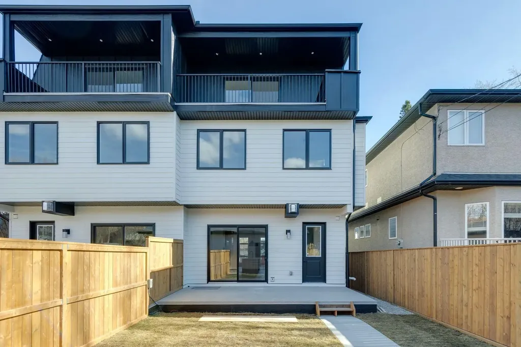 523 32 Street NW Calgary AB T2N 2V8