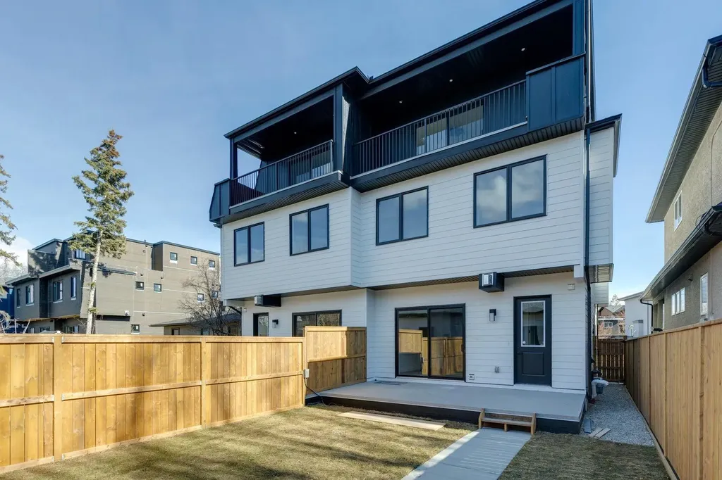 523 32 Street NW Calgary AB T2N 2V8