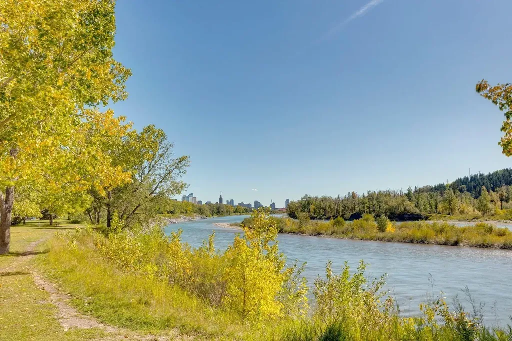 523 32 Street NW Calgary AB T2N 2V8
