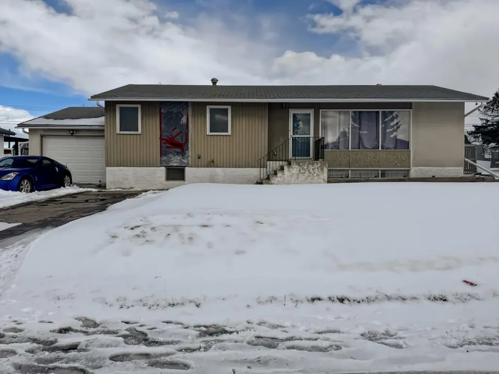 604 7 Avenue Fox Creek AB T0H1P0