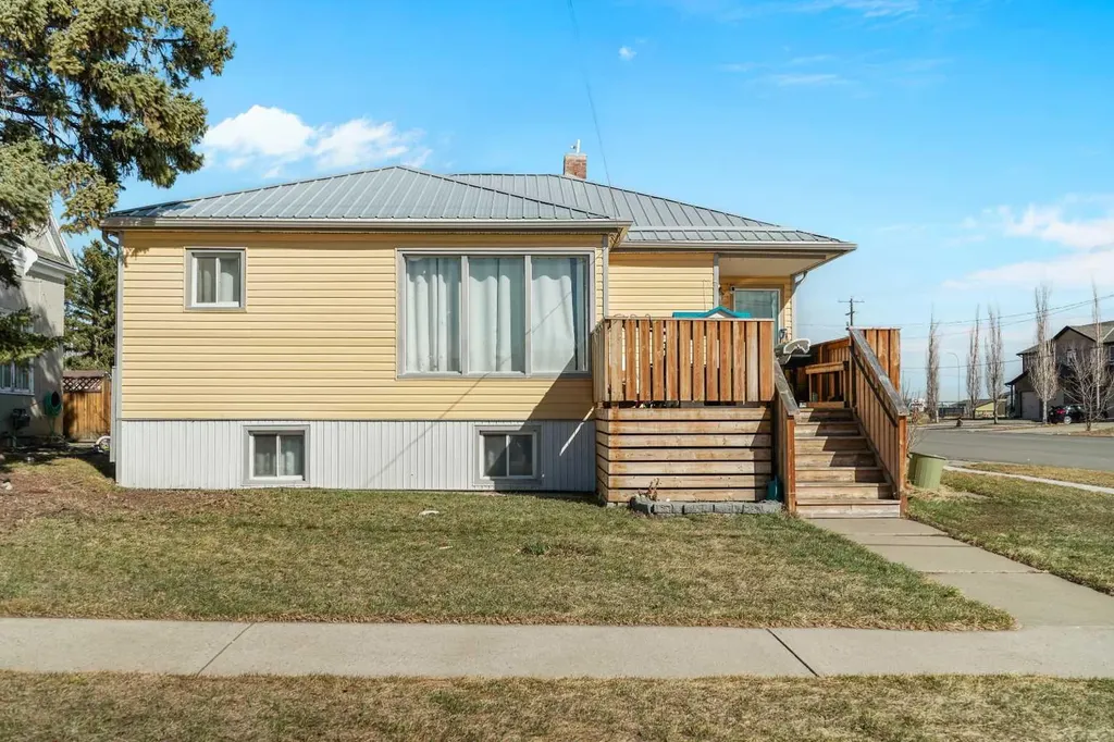 305 2 Avenue W Cardston AB T0K 0K0