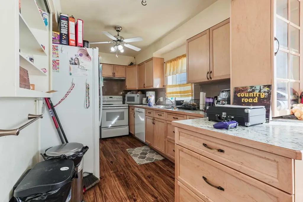 305 2 Avenue W Cardston AB T0K 0K0