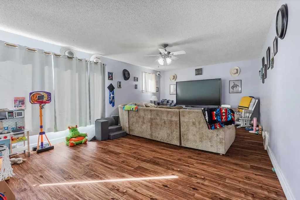 305 2 Avenue W Cardston AB T0K 0K0