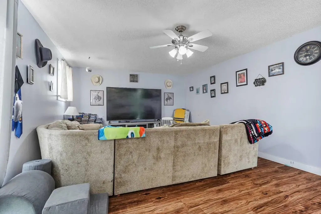 305 2 Avenue W Cardston AB T0K 0K0