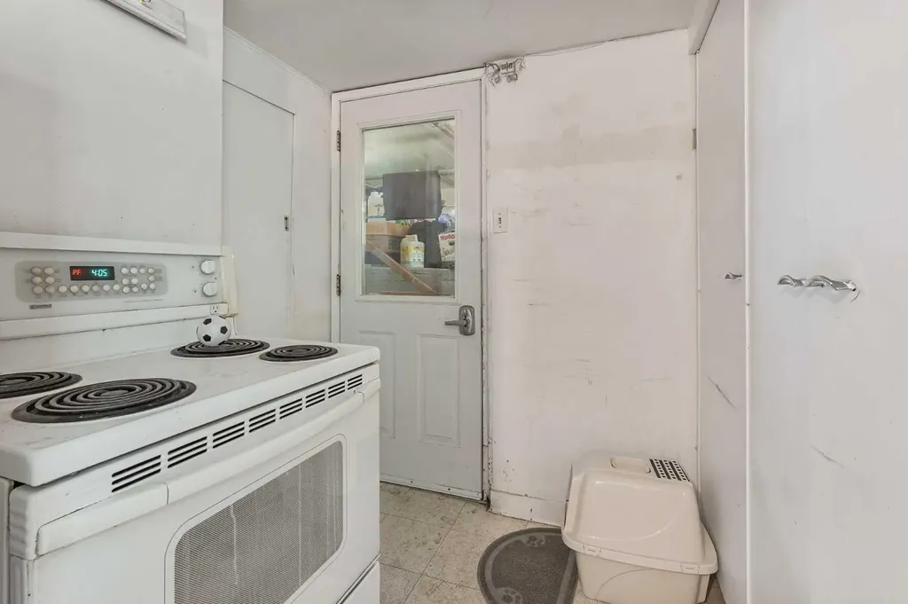 305 2 Avenue W Cardston AB T0K 0K0