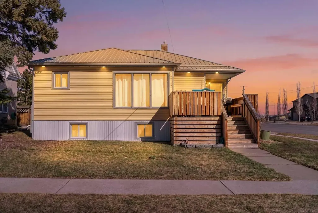 305 2 Avenue W Cardston AB T0K 0K0