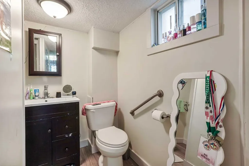 305 2 Avenue W Cardston AB T0K 0K0