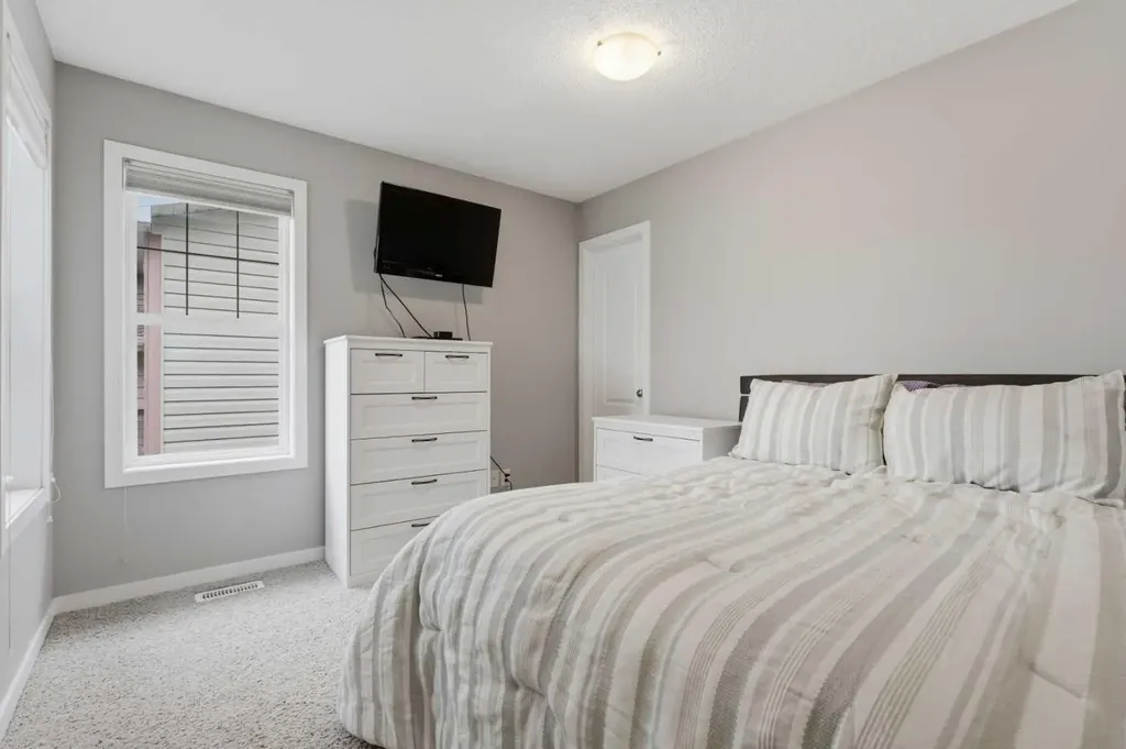78 Hillcrest Street SW Airdrie AB T4B 0Y7