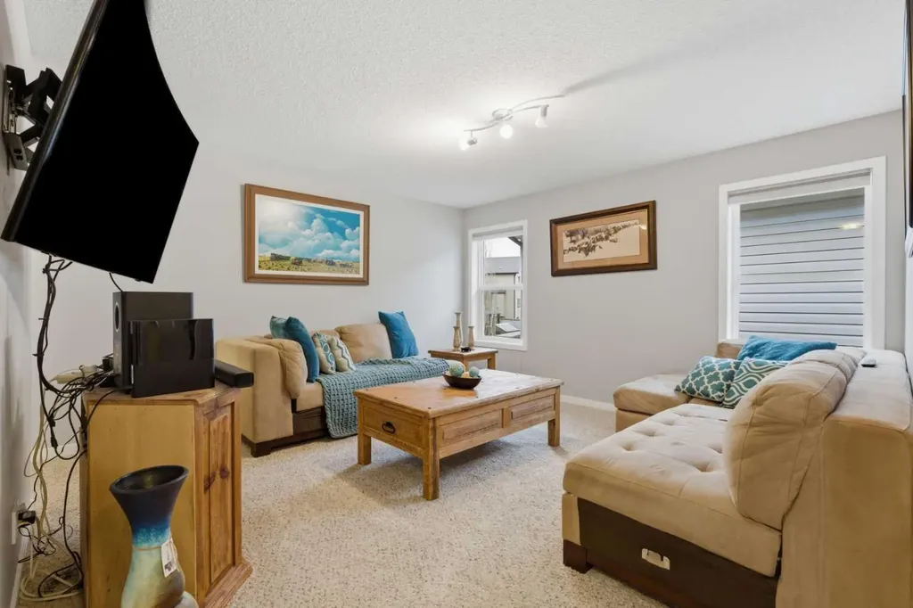 78 Hillcrest Street SW Airdrie AB T4B 0Y7