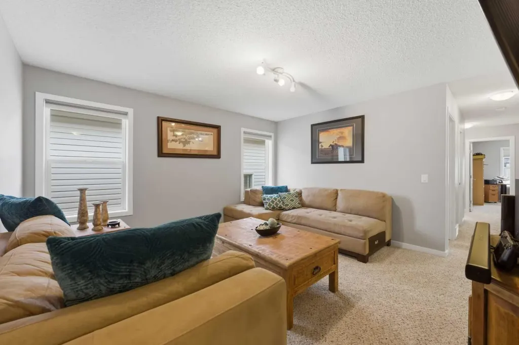 78 Hillcrest Street SW Airdrie AB T4B 0Y7