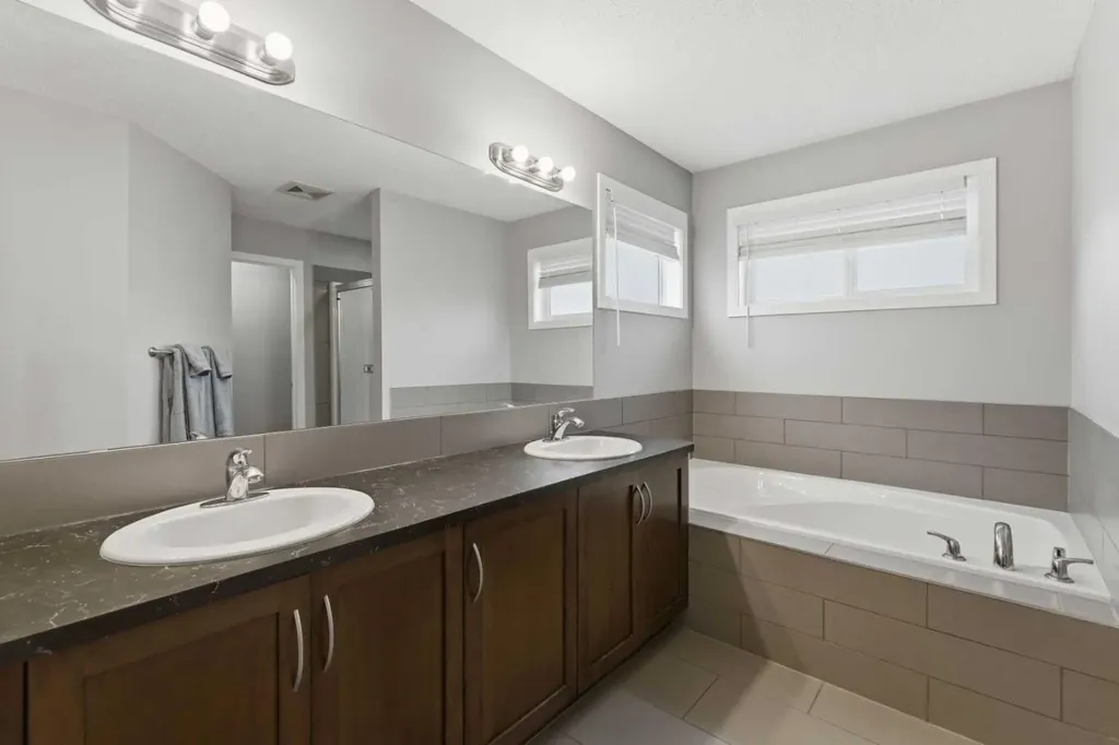 78 Hillcrest Street SW Airdrie AB T4B 0Y7