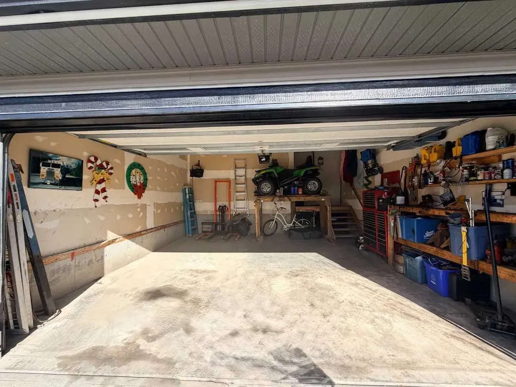 78 Hillcrest Street SW Airdrie AB T4B 0Y7
